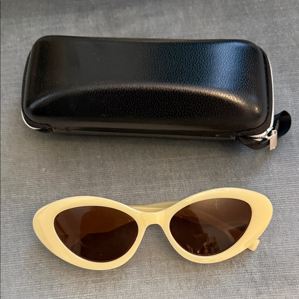 2/25.00 Commence Cream Sunglasses with Black Case